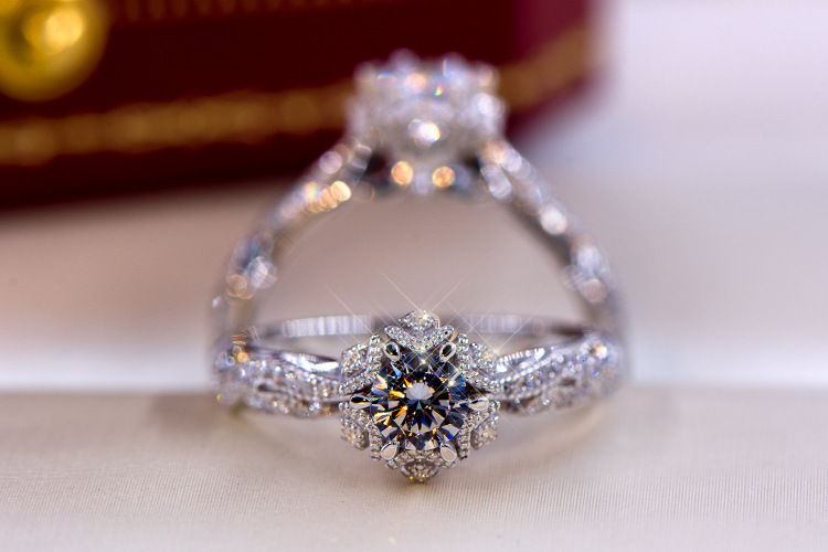 Hollow Flower Star S925 Sterli - Moissanite Engagement Ring 1 Carat recension och pris