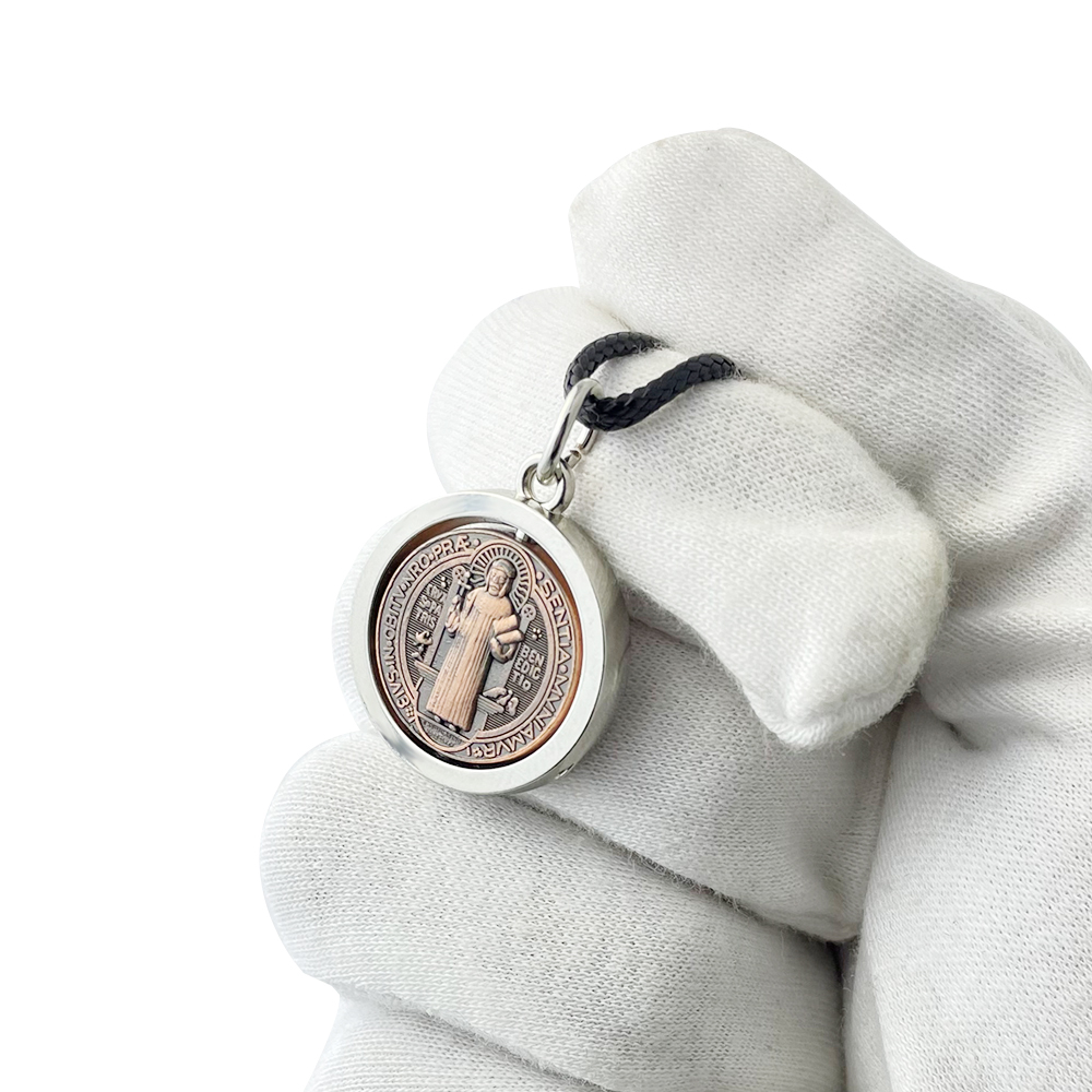 New St Benedict Medal Necklace - Necklaces recension och pris