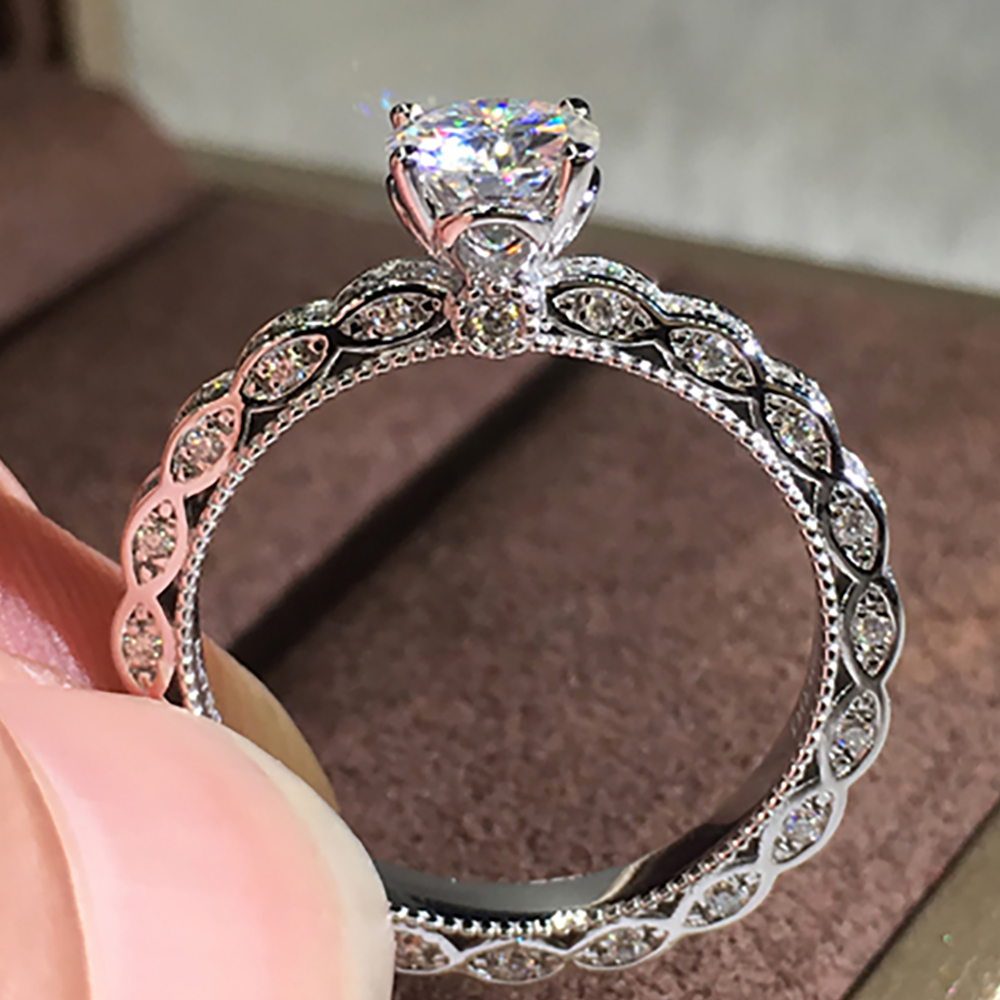 Custom Solid 18K Au750 White G - Moissanite Engagement Ring 1 Carat recension och pris