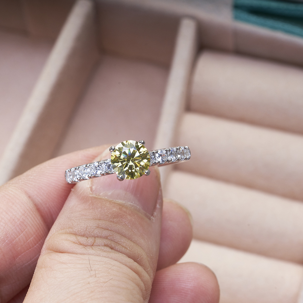 1-Carat D VVS1 Moissanite Ring - Moissanite Engagement Ring 1 Carat recension och pris