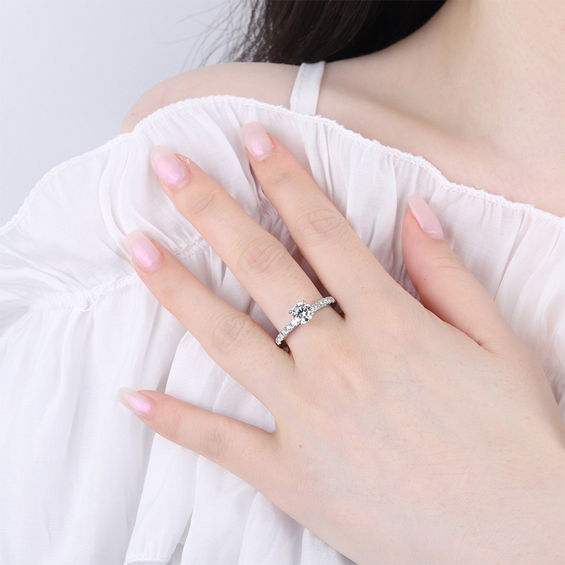 1-Carat D VVS1 Moissanite Ring - Moissanite Engagement Ring 1 Carat recension och pris